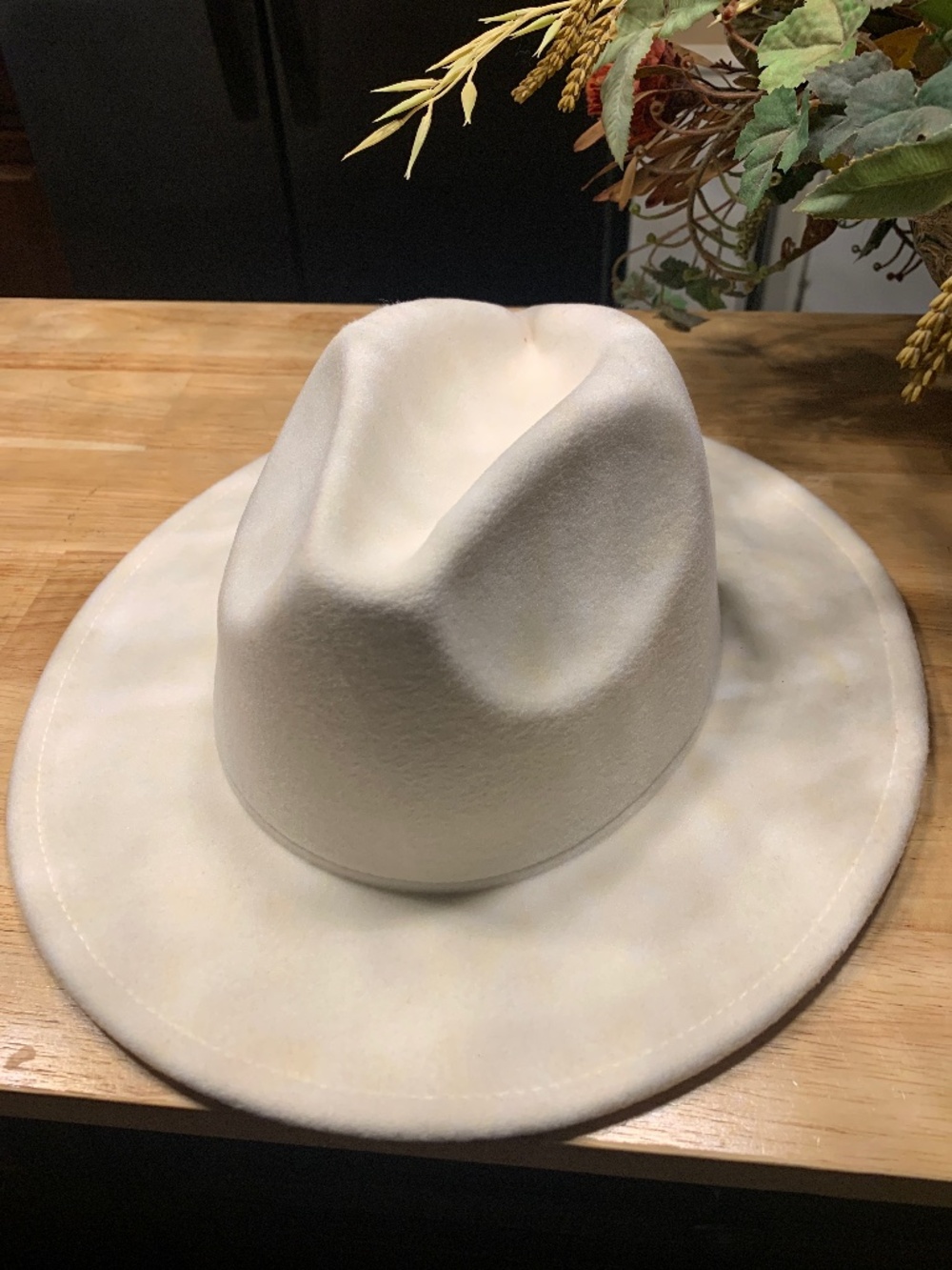 Akira White up red down fedora brim